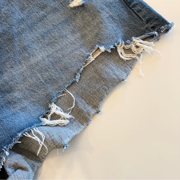 Abercrombie & Fitch Women's High Rise Mom Denim Shorts Size 37 Blue Distressed - Picture 5 of 11
